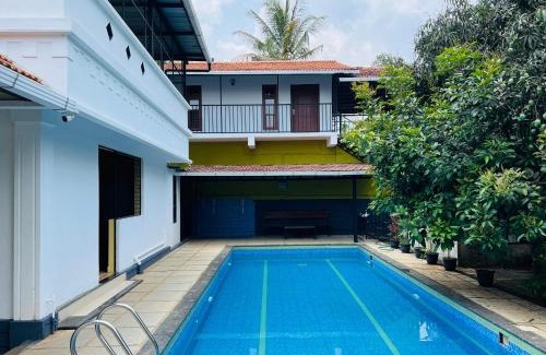 Vayittiri House | 3Empire Room with Common Pool