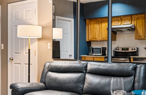 Graduate Hospital Apartment | #3F Heart of Rittenhouse I Philadelphia 02