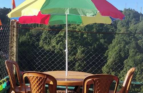 Darjeeling House | 3min walk from batasia ecopark were you can adopt the pace of nature betten cit