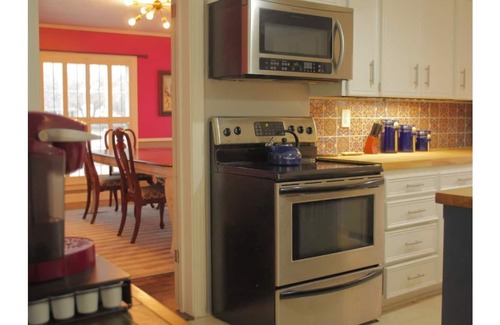 Abilene House | 3pm checkout, Comfy Beds, Big Porch, Pool Table, Ping Pong, Grill, HBO