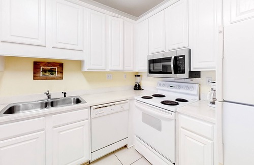 Orange Beach East Condo | 3rd-Floor Beachfront Condo w/Private Balcony, Beach Access, Shared Outdoor Pool