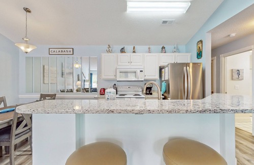 Calabash Condo | 3rd-floor golf course-front condo with inviting deck, beaches & golf nearby