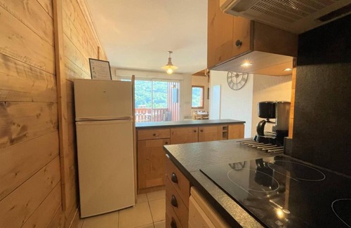 Forville Apartment | 3rd floor, view panoramic, balcony, parking, tv, 64m², Serre Chevalier