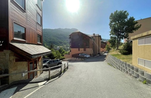 Forville Apartment | 3rd floor, view panoramic, balcony, parking, tv, 64m², Serre Chevalier