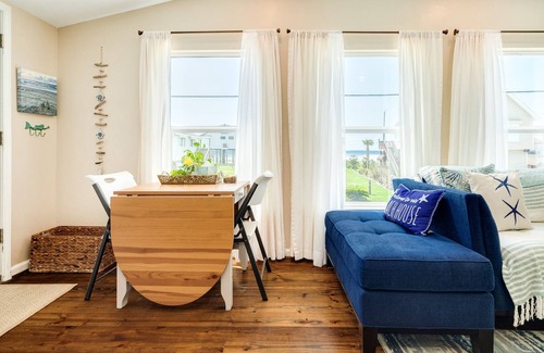 Bermuda Beach House | 3rd Row Gulf Views w/ Ground Level Suite & Beach Gear