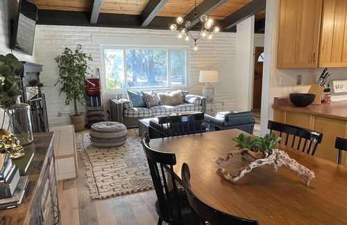 Tahoe Island Cabin | $4,200/mo-Furnished Ski Lease in South Lake Tahoe, 15 minutes to Heavenly Resort