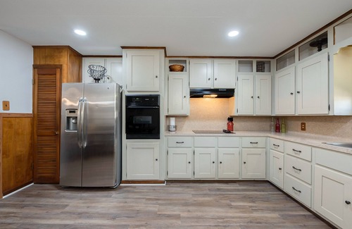 College Station House | 4/3 Heart of Aggieland, NEWLY AVAILABLE , Pool Table, HUGE Yard