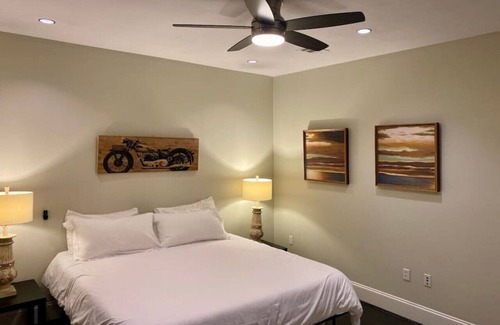 Old East Hill House | 4/3 HotTub BBQ Downtown Compound