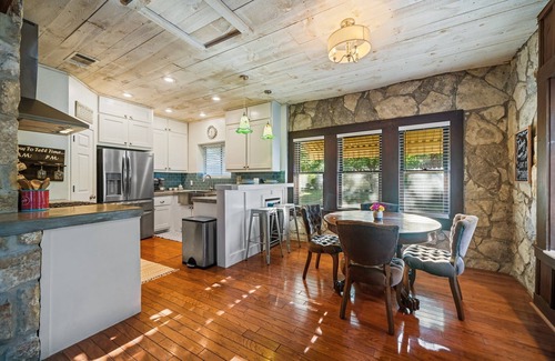 Ingram House | 4/3 Riverfront Home & Firepit!
