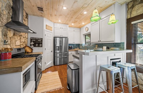 Ingram House | 4/3 Riverfront Home & Firepit!