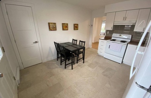 Bellerive Apartment | 4,5 près du fleuve, parking (At Corner store) bus