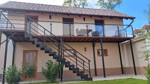 Szeged Apartment | 4 Basa Bungalow