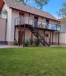 Szeged Apartment | 4 Basa Bungalow