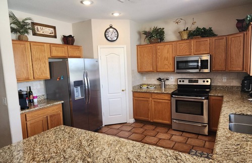 San Tan Valley House | 4 Bdrm 2.5 baths, private pool and spa, Putting Green, on the Golf Course!