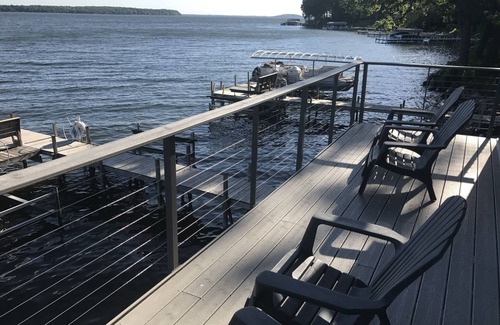 Green Lake House | 4 BDRM 2 Bath Boathouse on Green Lake/sleeps 11