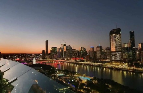 Warner House | 4 bdrm 2 bthrm home/pool. 35min -CBD