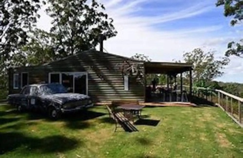 Warner House | 4 bdrm 2 bthrm home/pool. 35min -CBD