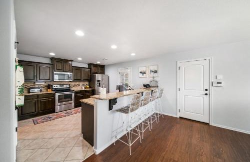 Tulsa House | 4 Bdrm, 3ba,fire Pit, Grill, 1 Block To Tu