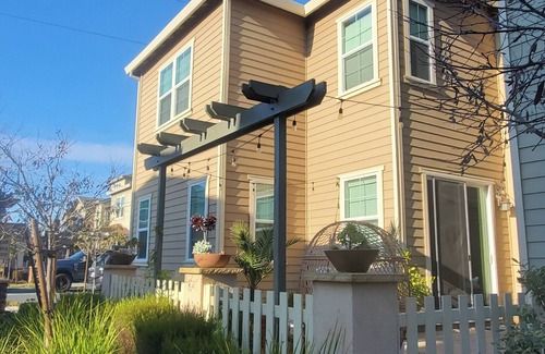 Martinez House | 4-bdrm home, WiFi, AC, storage, parking in quiet neighborhood. Pets, kids OK!