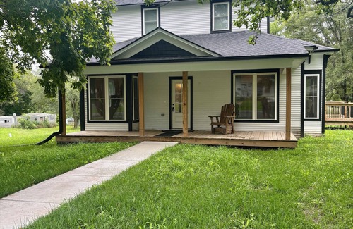 Gallatin House | 4-bdrm: Near Adam-Ondi-Ahman, MO Star Quilt, Jamesport Amish, Squirrel Cage Jail