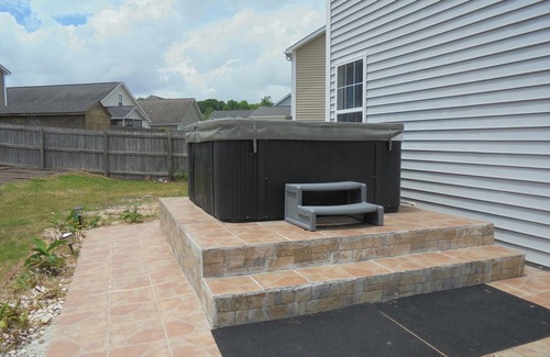 Goose Creek House | 4 bdrms 3 fulls ba, indoor sauna, large hottub, large spacious Home and more!
