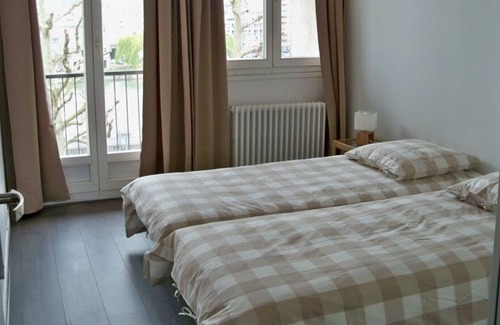 Centre Ville Rive Gauche Apartment | 4 beautiful F3 comfortable app, on the Seine, parking, cathedral view in Rouen