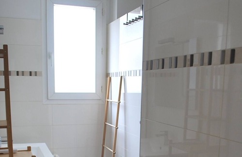 Centre Ville Rive Gauche Apartment | 4 beautiful F3 comfortable app, on the Seine, parking, cathedral view in Rouen