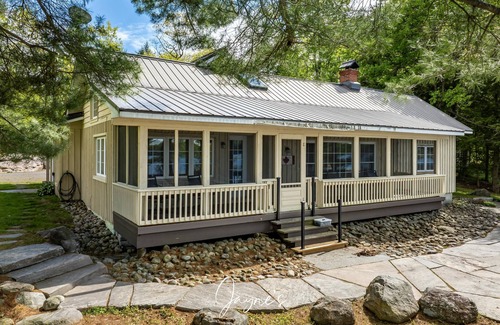 Seguin Cottage | 4 bed 2 bath cottage on Clear Lake