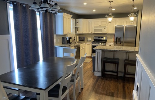 Coeur d'Alene House | 4 bed 2 bath Sleeps 8-9 people. Centrally located