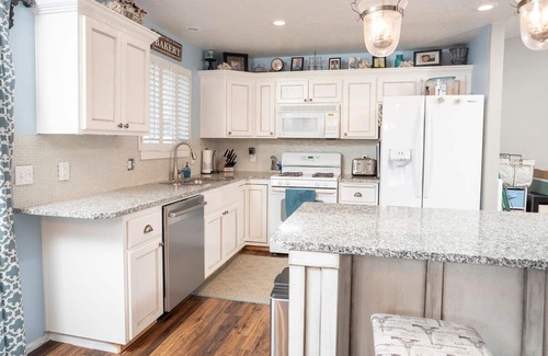 Coeur d'Alene House | 4 bed 2 bath Sleeps 8-9 people. Centrally located