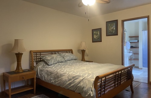 Volcano Cabin | 4 bed/4 bath Entire custom-built house 5 mins from Volcanoes National Park