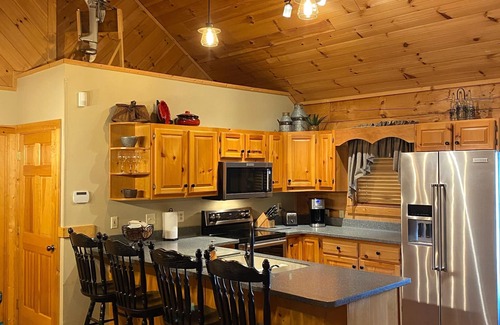 Dandridge Cabin | 4 Bed, 4 Bath, Lake Cabin w/Hot Tub Near Dollywood, Pigeon Forge & Smoky Mnts