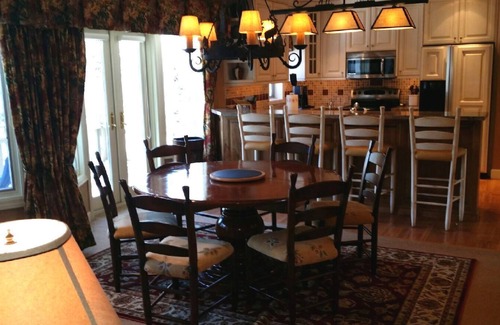 Vail Condo | 4 bed 4 bath, Large Deck Heart of Village 2 minutes to lifts Fireplace, Parking