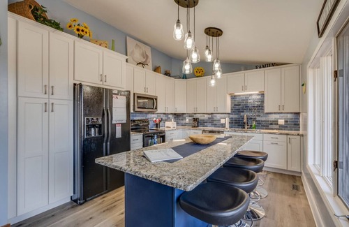Kingsport House | 4 bed 4 bath pool and hot tub overlooking the river