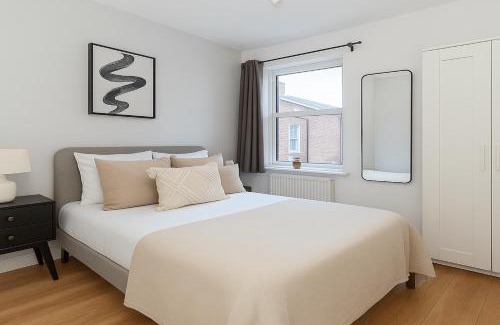 Duckett's Green Apartment | 4 Bed Apartment in Wood Green