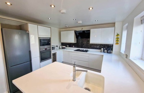 Trafford House | 4 Bed Home in Altrincham by City SuperHost