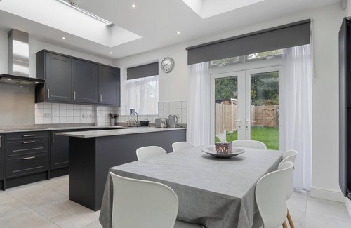 Enfield House | 4-Bed House Ideal for Families and Corporate Stays