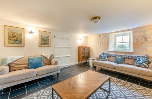Llanfihangel-Ystrad House | 4 Bed in Dihewyd oc-b32349