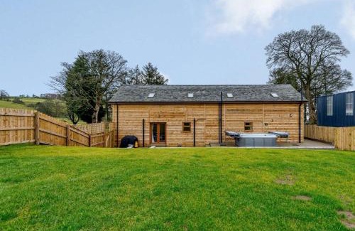 Caersws House | 4 Bed in Llandrindod Wells 86118