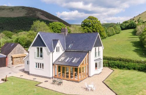 Caersws House | 4 Bed in Llanidloes 51651