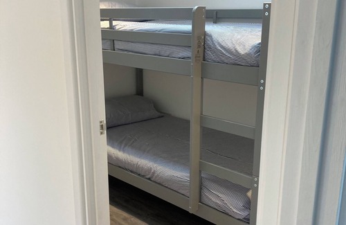 Cowes Cabin | 4 bed lodge with heated pool + 2 bed annex