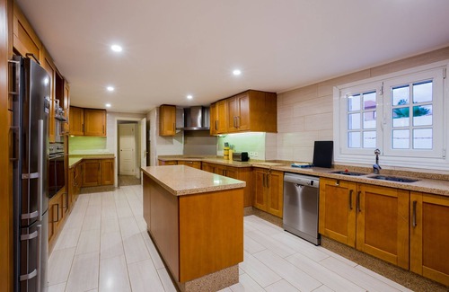 San Miguel de Abona Villa | 4 Bed Villa with 2 Swimming Pools and Air Conditioning