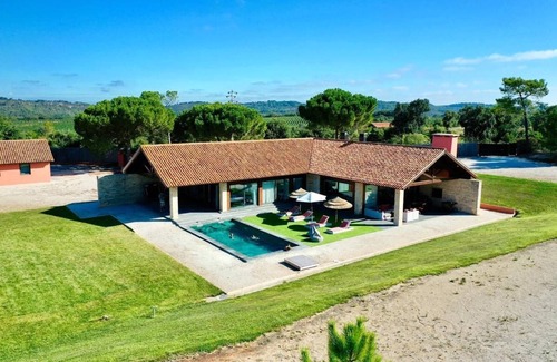 Vila Nogueira de Azeitao Villa | 4-bedr. villa with pool and barbecue in Serra da Arrabida