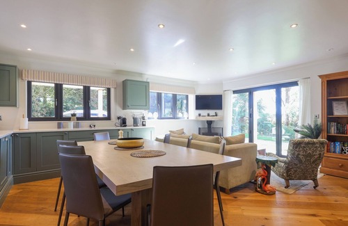 Broad Hinton Cottage | 4 bedroom accommodation in Royal Wootton Bassett