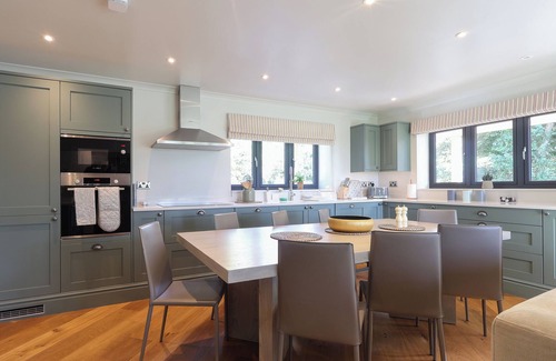 Broad Hinton Cottage | 4 bedroom accommodation in Royal Wootton Bassett