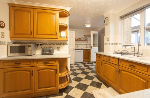 Brandon House | 4 bedroom, 2.5 bath furnished house with 96-jet spa, adjacent to Thetford Forest