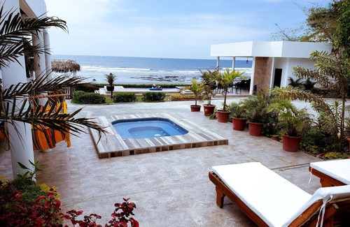 Las Nunez House | 4 Bedroom 4 Bathroom Ocean front House direct private access to the beach