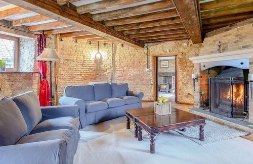 Tilney Fen End Cottage | 4 bedroom accommodation in Shouldham Thorpe, near Kings Lynn