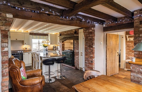 Overton-on-dee Cottage | 4 bedroom accommodation in Wrexham