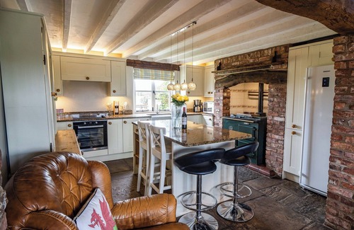 Overton-on-dee Cottage | 4 bedroom accommodation in Wrexham